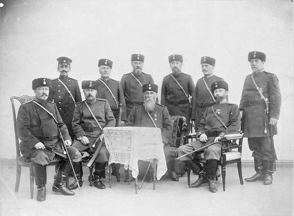 In 1903, crown sheriffs were given a uniform that was, save a few minor details, the same as the uniform worn by city police chiefs and chief inspectors. Although the Russian-style uniforms were before long replaced with Western-style ones, the sheriff's Russian-style uniform of 1903 remained in use until 1917, the year of Finnish independence. Kuopio Province sheriffs in 1903. Image: National Board of Antiquities.
